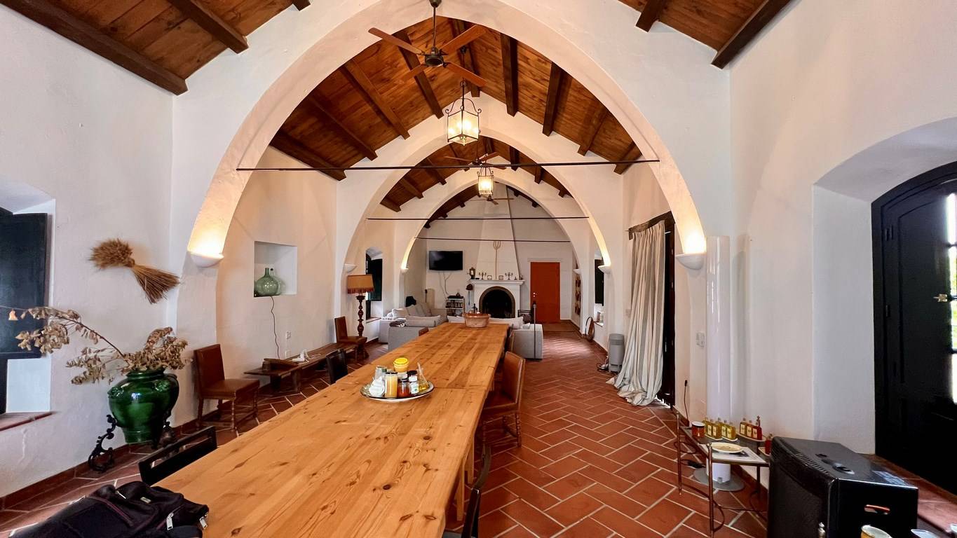 Cortijo del SXVIII sierra de grazalema en venta comedor