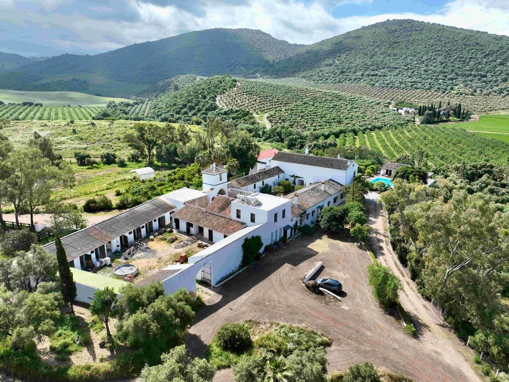 Cortijo del SXVIII sierra de grazalema en venta en sevilla