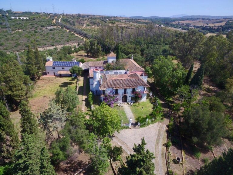 Una casa original del SXIX con mucho encanto y 13 has. de terreno en las afueras de San Roque – Cádiz