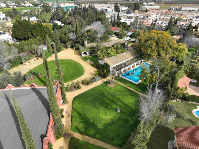 Un espacio para celebraciones con gran jardín y mucho encanto en el corazón del Aljarafe