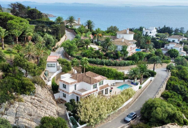 Una casa en Atlanterra con vistas al Estrecho de Gibraltar