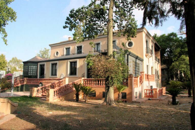 Una casa emblemática en la «milla de oro» de la Avenida de la Palmera