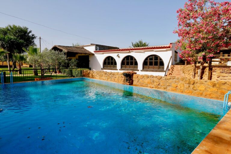 24,5 has. de riego en los Alcores + instalaciones hípicas + salón de celebraciones y eventos