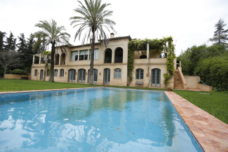 Gran casa en la cornisa del Aljarafe, con vistas a Sevilla