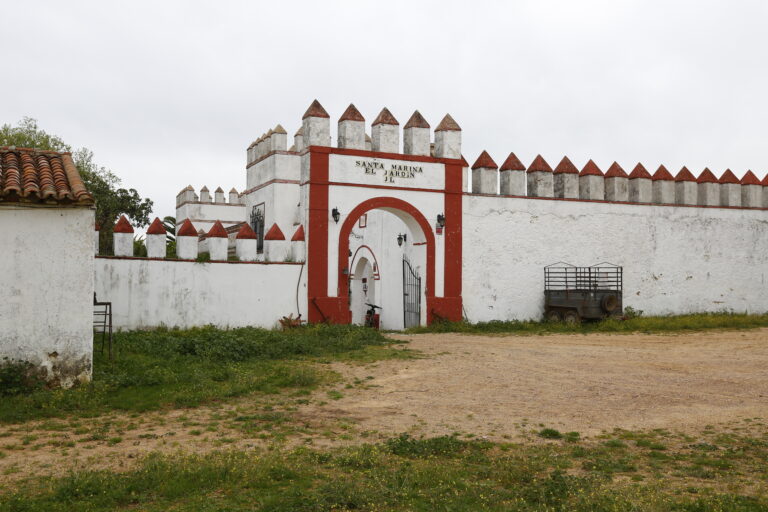 Una dehesa de 328 has. con casa de Aníbal González a 50′ de Sevilla