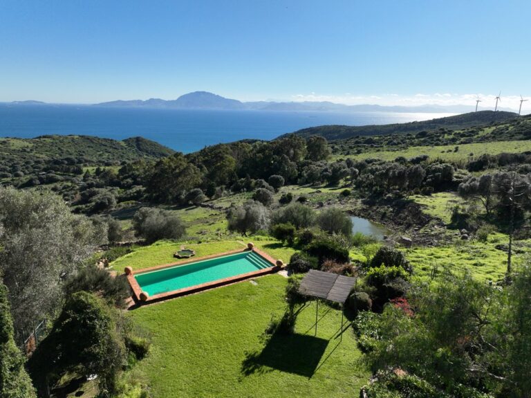 Un cortijo en el Parque Natural del Estrecho de Gibraltar con las mejores vistas que se puedan imaginar