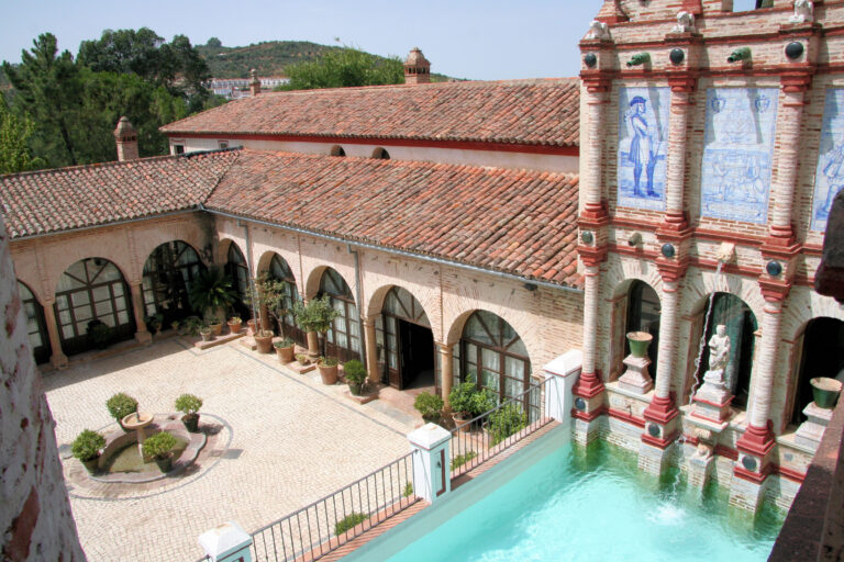 Antigua Posada de Peregrinos del SXVI en la Sierra Norte de Sevilla, hoy hotel con 12 habitaciones