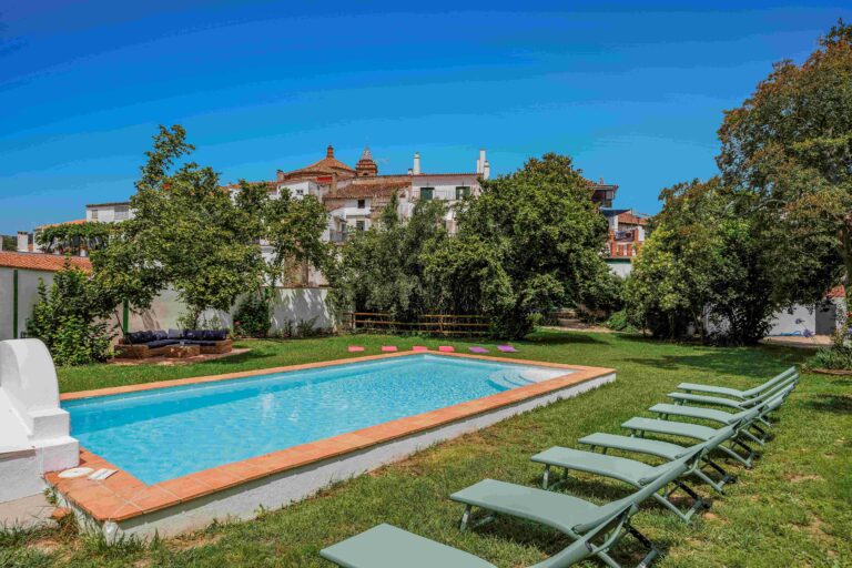 Casa rural con mucho encanto en plena explotación en un pueblo ideal de la Sierra de Aracena