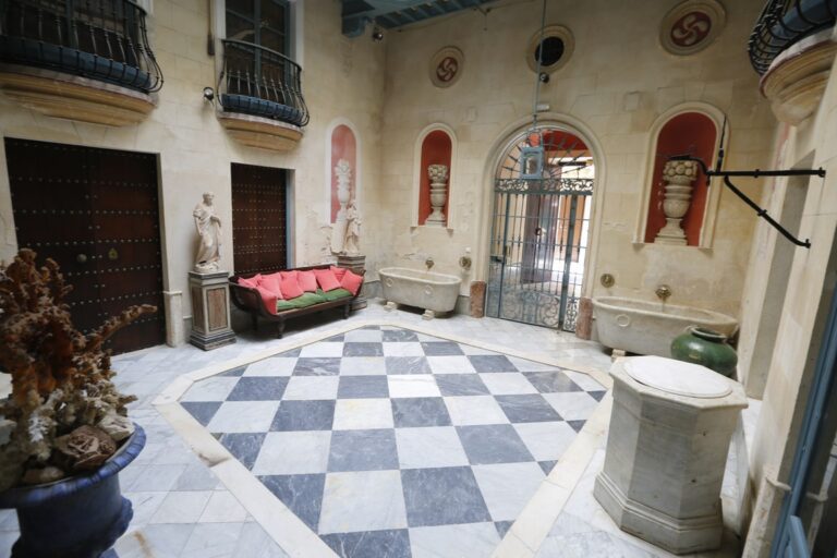 Un piso con muchísimo encanto en una Casa de Navieros original del SXVIII en el centro de Cádiz