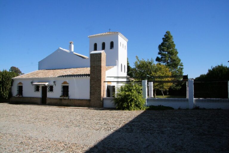 Finca de 18 has. con estupendas instalaciones hípicas entre Sevilla y Málaga