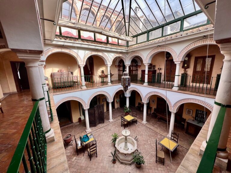 Una casa palacio original del SXVIII en el centro histórico de Écija